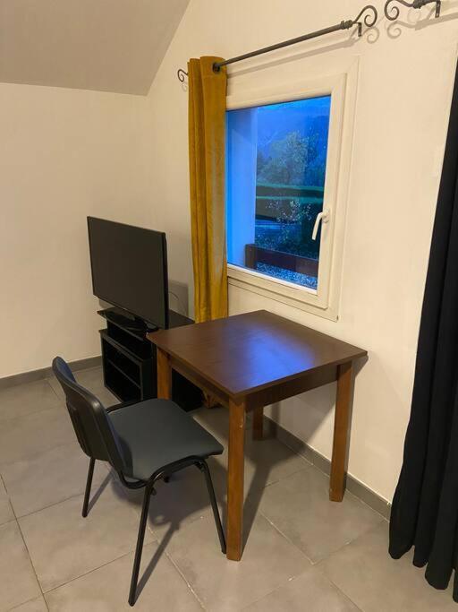 Appartement Familial A Crots Exterior photo